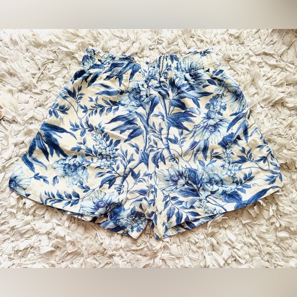H&M Linen Blend Pull-on Shorts Blue Floral
Size M - Picture 3 of 5